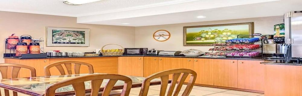 Airport Inn Тампа Екстериор снимка