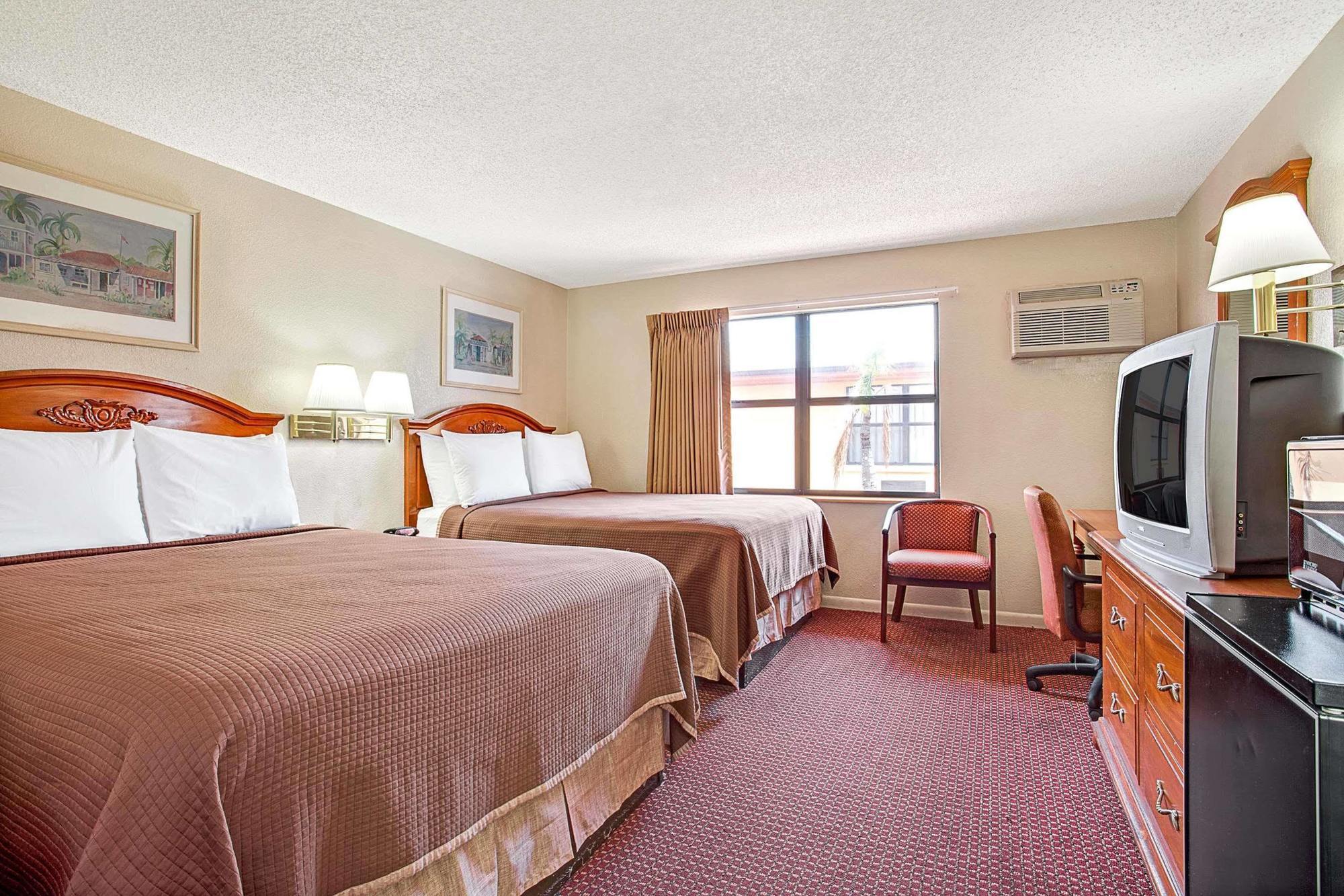 Airport Inn Тампа Екстериор снимка