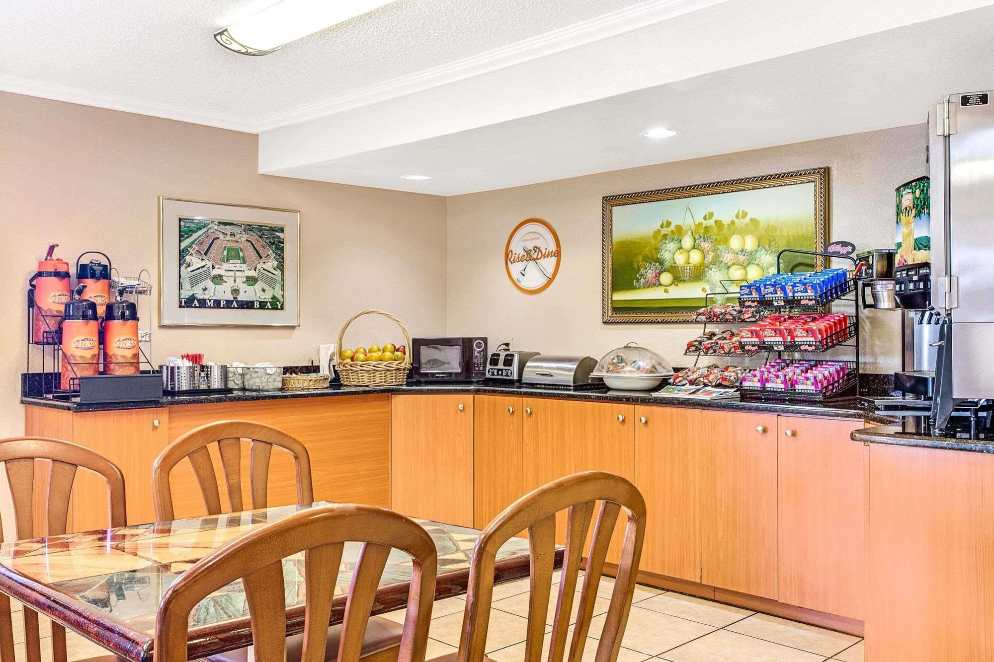Airport Inn Тампа Екстериор снимка
